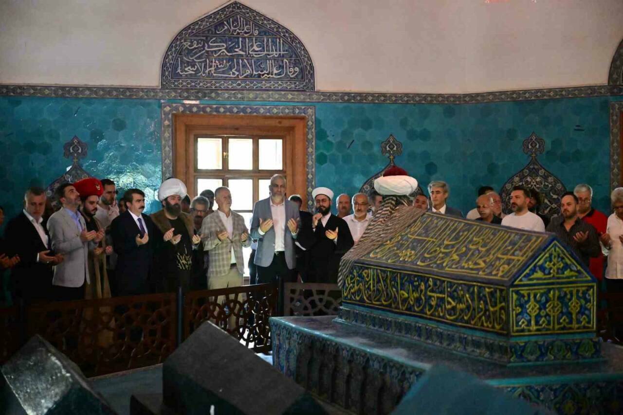Bursa'da tarihi tören: Çelebi Mehmed dualarla anıldı 5 bursada tarihi toren celebi mehmed dualarla anildi c52d44a580bd