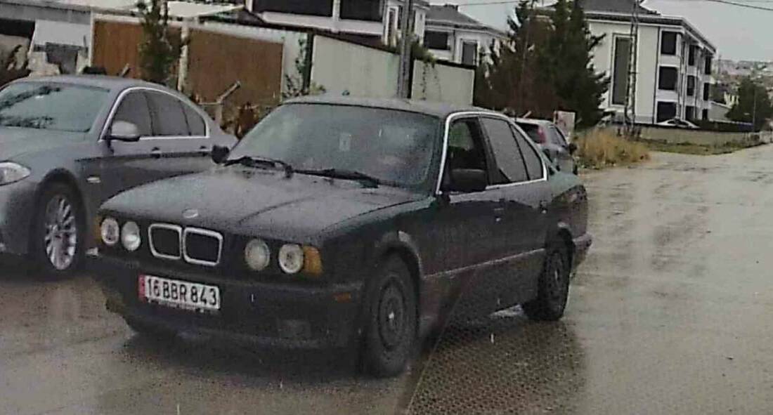 Bursa’da trafikte drift pahalıya patladı Bursa’nın İnegöl ilçesinde trafikte drift yaptığı anlar araç kamerasına yansıyan