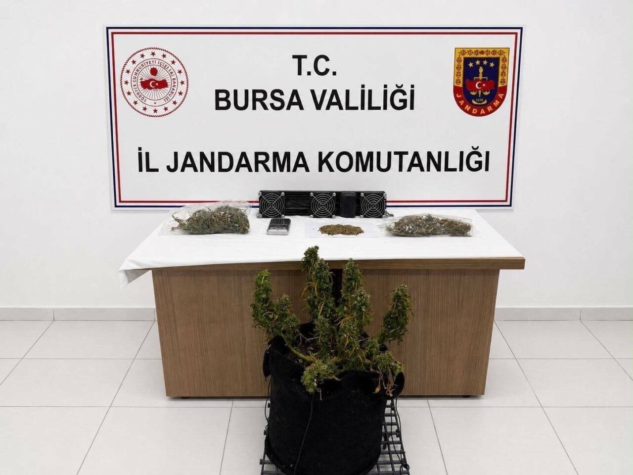 bursada uyusturucu operasyonu gozaltilar var 2fc06fb66cee