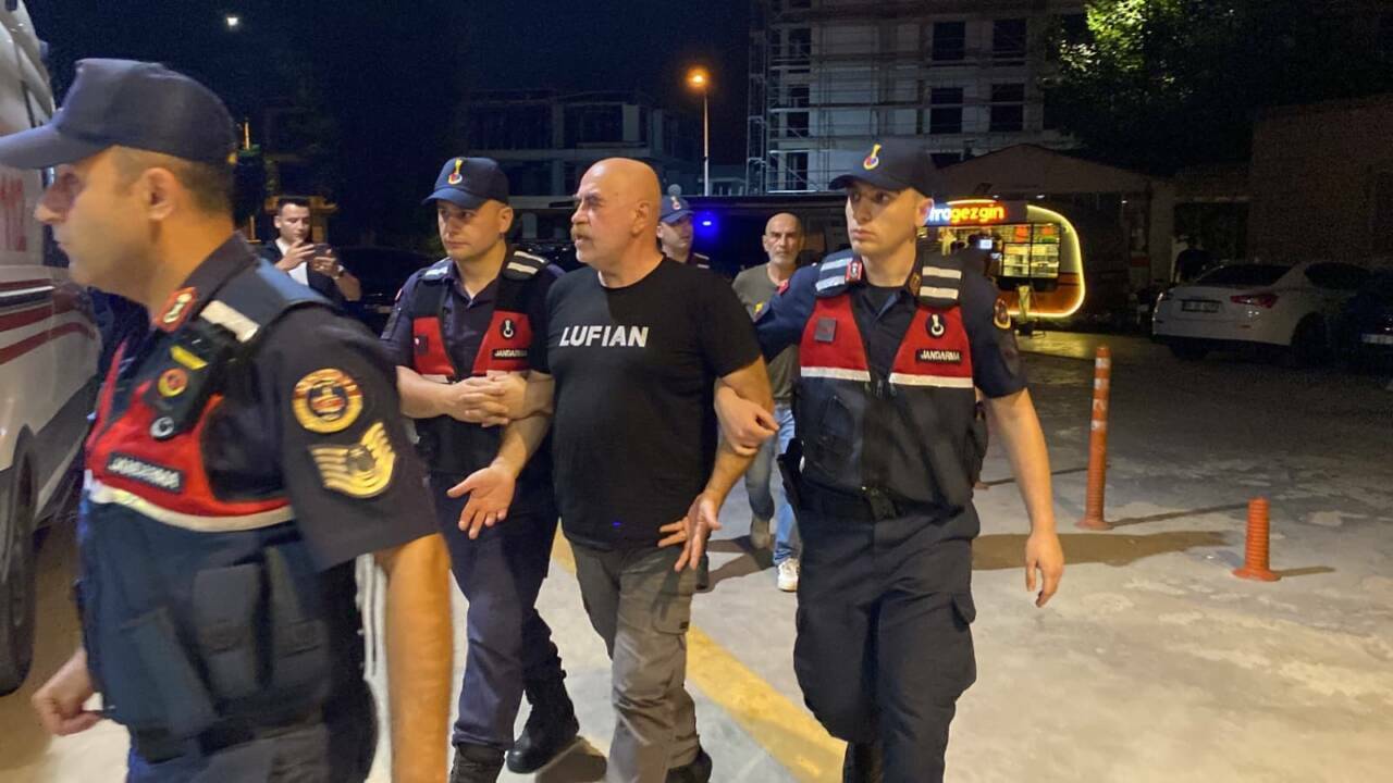 Bursa’da uyuşturucu operasyonu: Ünlü yönetmen ve kardeşi gözaltında 5 bursada uyusturucu operasyonu unlu yonetmen ve kardesi gozaltinda 48c4e11dd91f