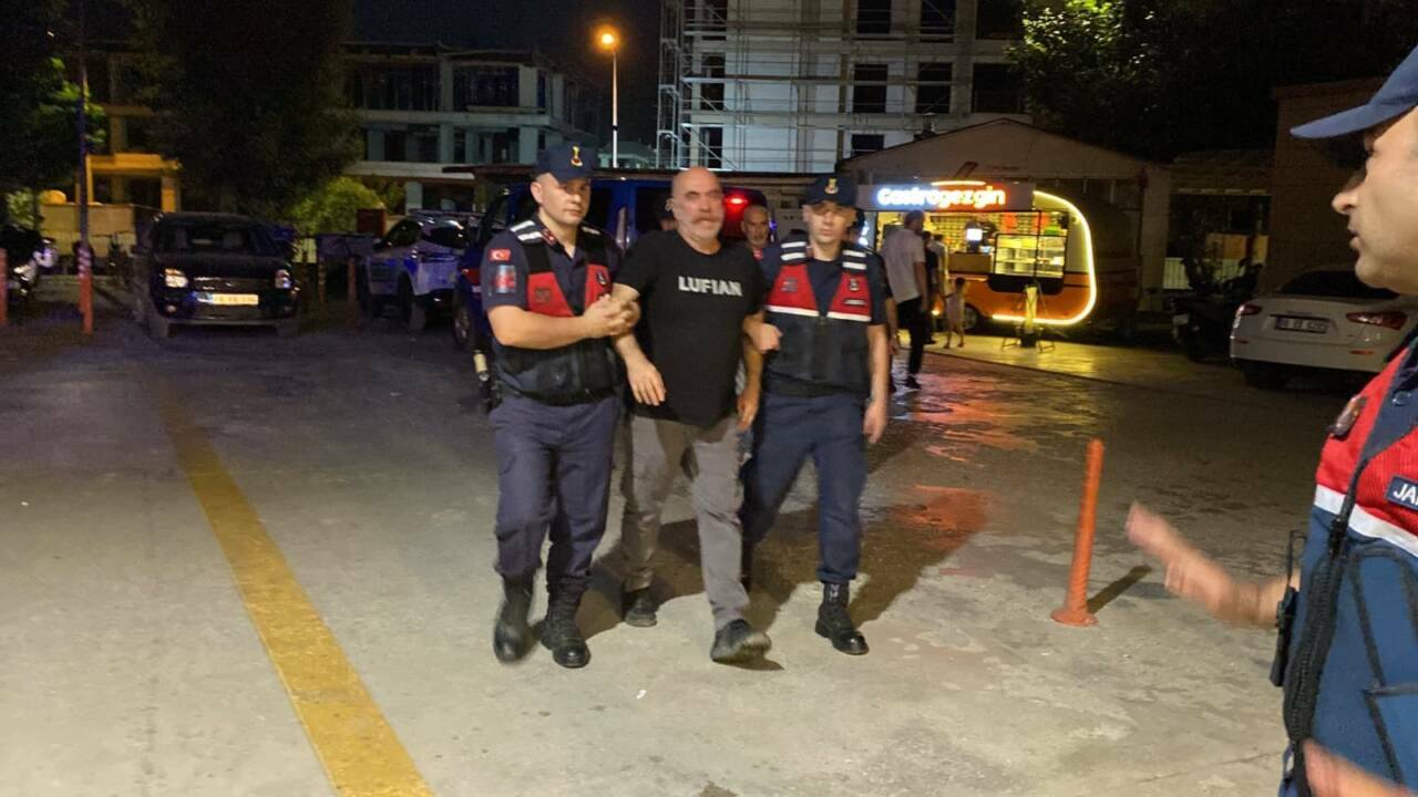 Bursa’da uyuşturucu operasyonu: Ünlü yönetmen ve kardeşi gözaltında 2 bursada uyusturucu operasyonu unlu yonetmen ve kardesi gozaltinda 78ccfdf3e8f0