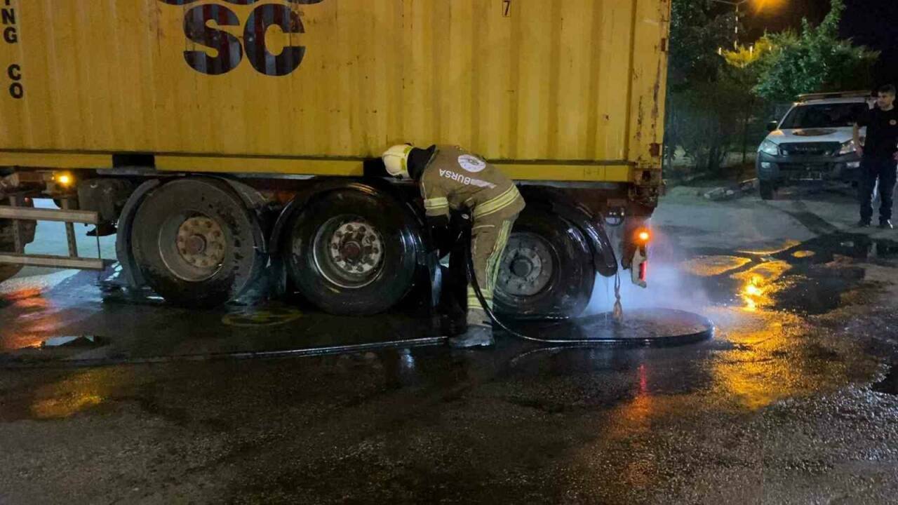 Bursa'da yanan tırı 10 kilometre sürdü 2 bursada yanan tiri 10 kilometre surdu 2392166e81d6