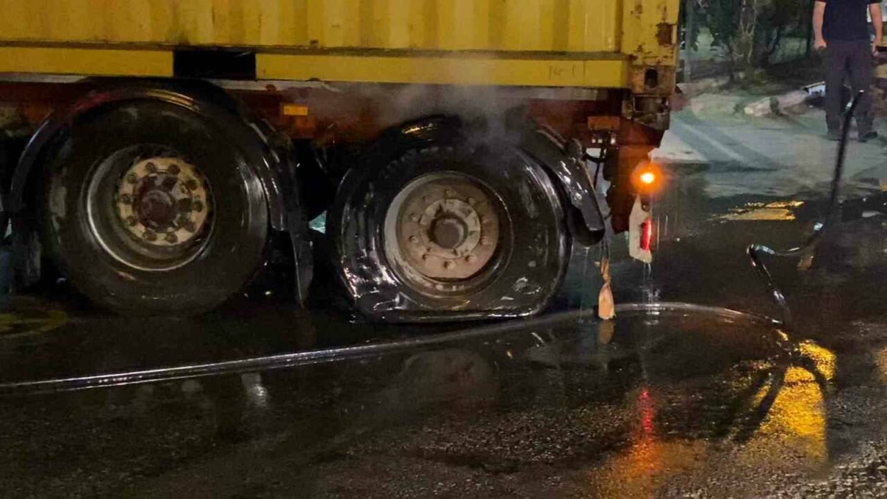 Bursa'da yanan tırı 10 kilometre sürdü 1 bursada yanan tiri 10 kilometre surdu 2917ab3d457c