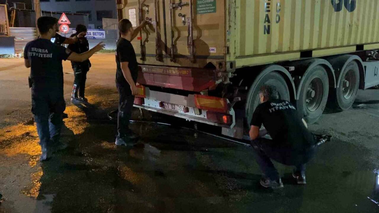 Bursa'da yanan tırı 10 kilometre sürdü 3 bursada yanan tiri 10 kilometre surdu dc0e21fbde33