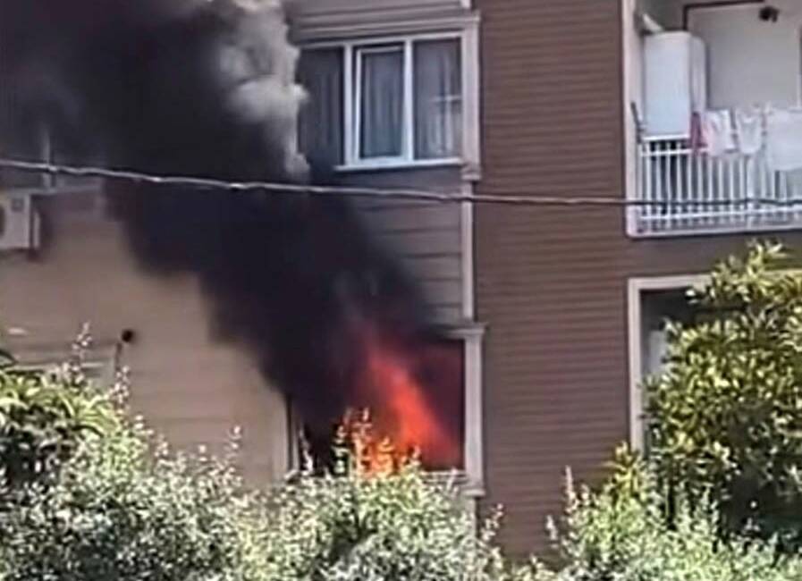Bursa’da yangın! Ev alevlere teslim oldu Bursa’da bir evde çıkan yangın, itfaiye ekiplerinin müdahalesiyle söndürüldü.