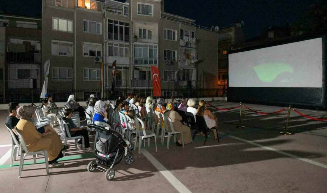 Osmangazi Belediyesi’nin "Osmangazi’de Yaz Film Gösterimleri" kapsamında Bursa Erkek Lisesi