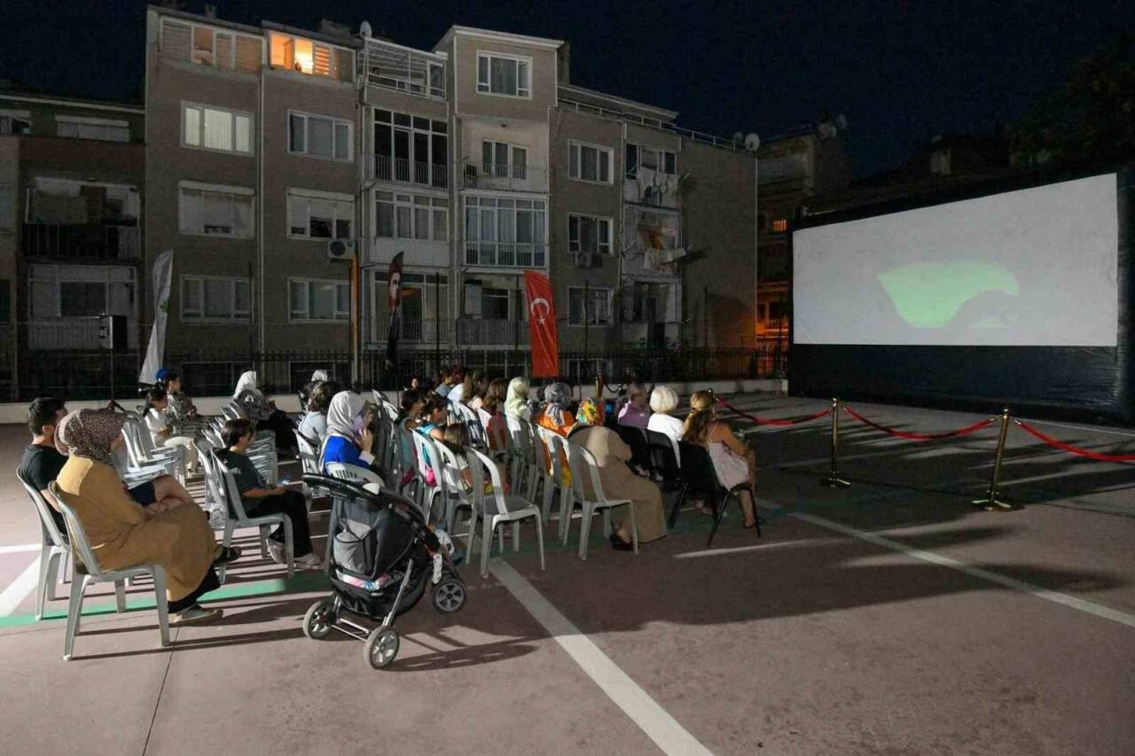 bursada yaz aksamlari acik hava sinemasiyla senleniyor b96eb69bc44c