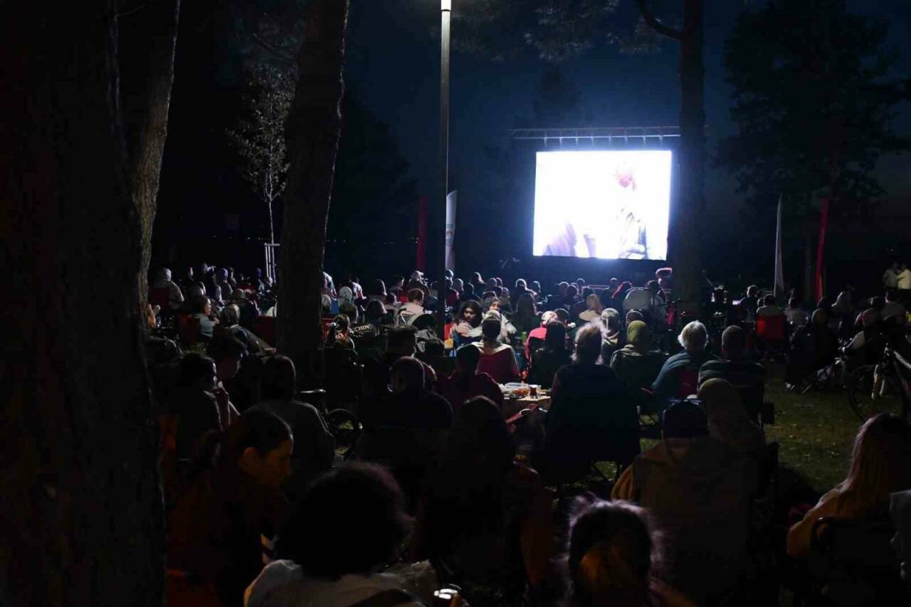 Bursa'da Yeşilçam nostaljisi yaşandı 2 bursada yesilcam nostaljisi yasandi fa037031e376