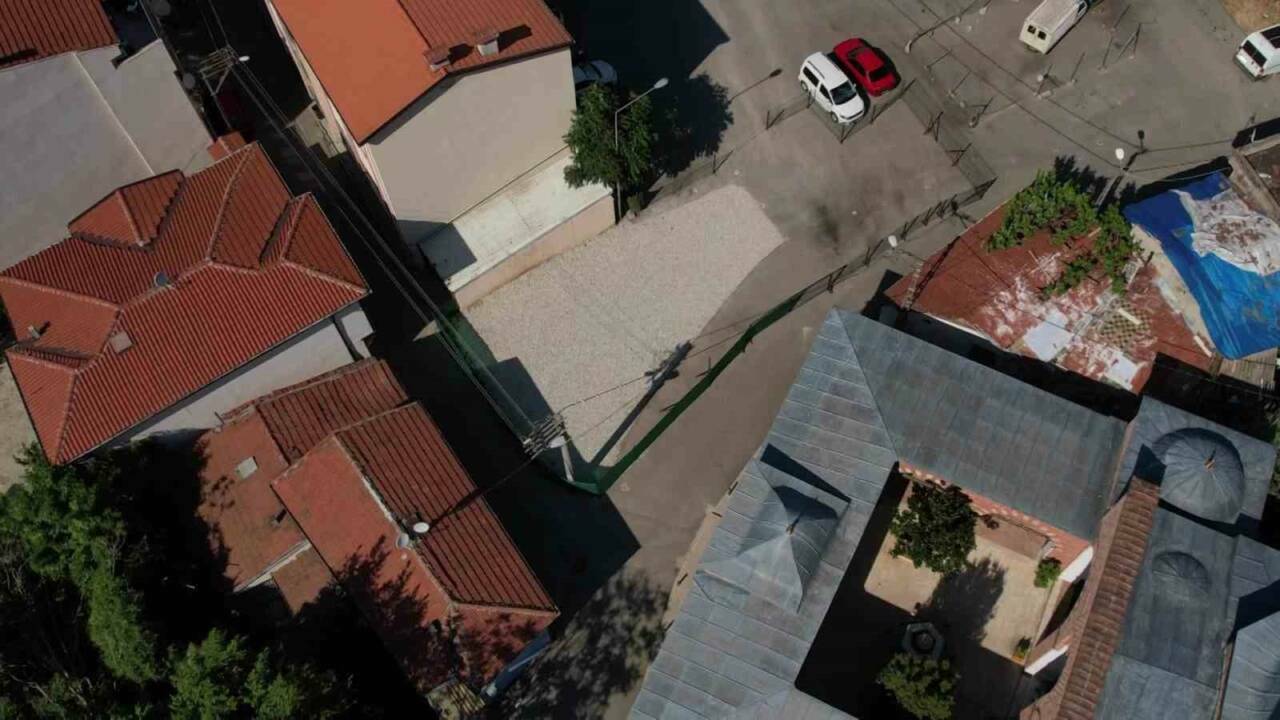 Bursa'da yetkililere çağrı! Şehir merkezindeki tarihi mezara bakın ne yapıldı... 4 bursada yetkililere cagri sehir merkezindeki tarihi mezara bakin ne yapildi 6f6e1be5470a