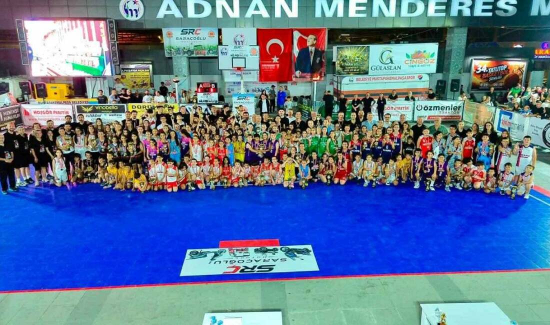 Bursa’daki Basketbol Şenliğine yoğun ilgi Mustafakemalpaşa Belediyesi tarafından düzenlenen bu yıl 34’üncüsü gerçekleştirilen Tatlıtop Basketbol