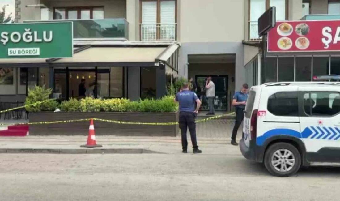 Bursa’daki bu eve kurşun yağmuru Bursa’nın Nilüfer ilçesinde 2 kişi, iddiaya göre alacak-verecek meselesi nedeniyle