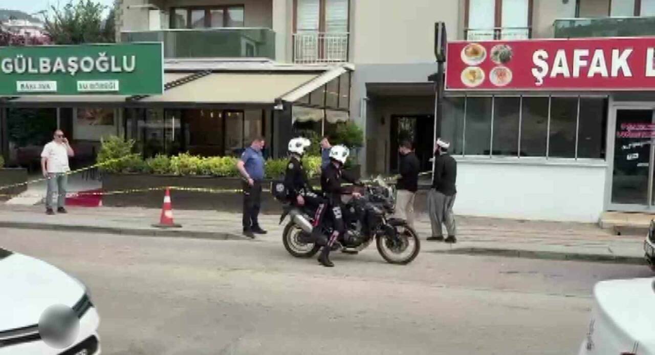 Bursa’nın Nilüfer ilçesinde 2 kişi, iddiaya göre alacak-verecek meselesi nedeniyle