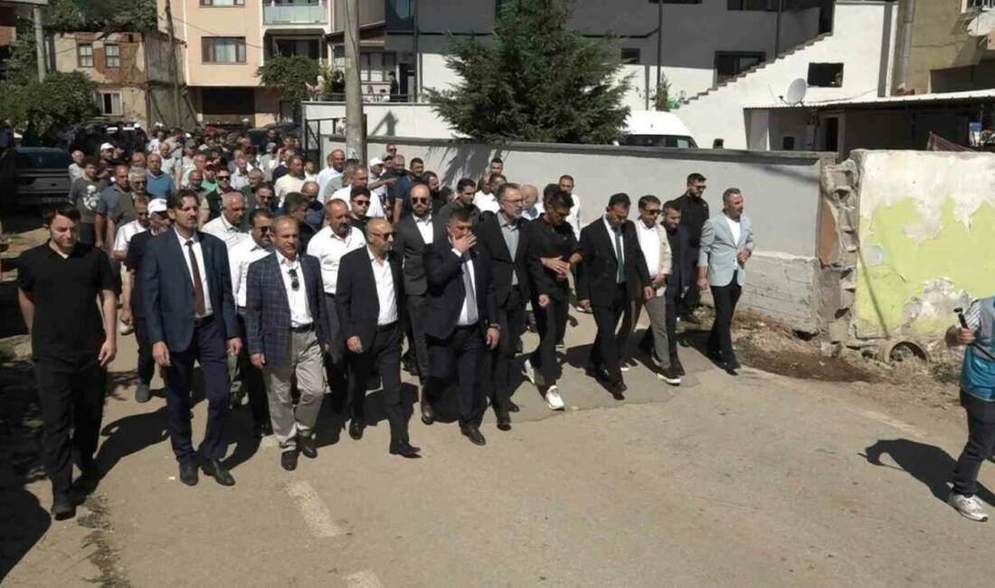 Bursa’da herkes o köyü konuşuyor: Erkekler gitti, kadınlar yönetimi ele aldı! Bursa’nın Kestel ilçesi Kozluören Mahallesi’nde gerçekleştirilen 525’inci Geleneksel Kozluören Yağlı