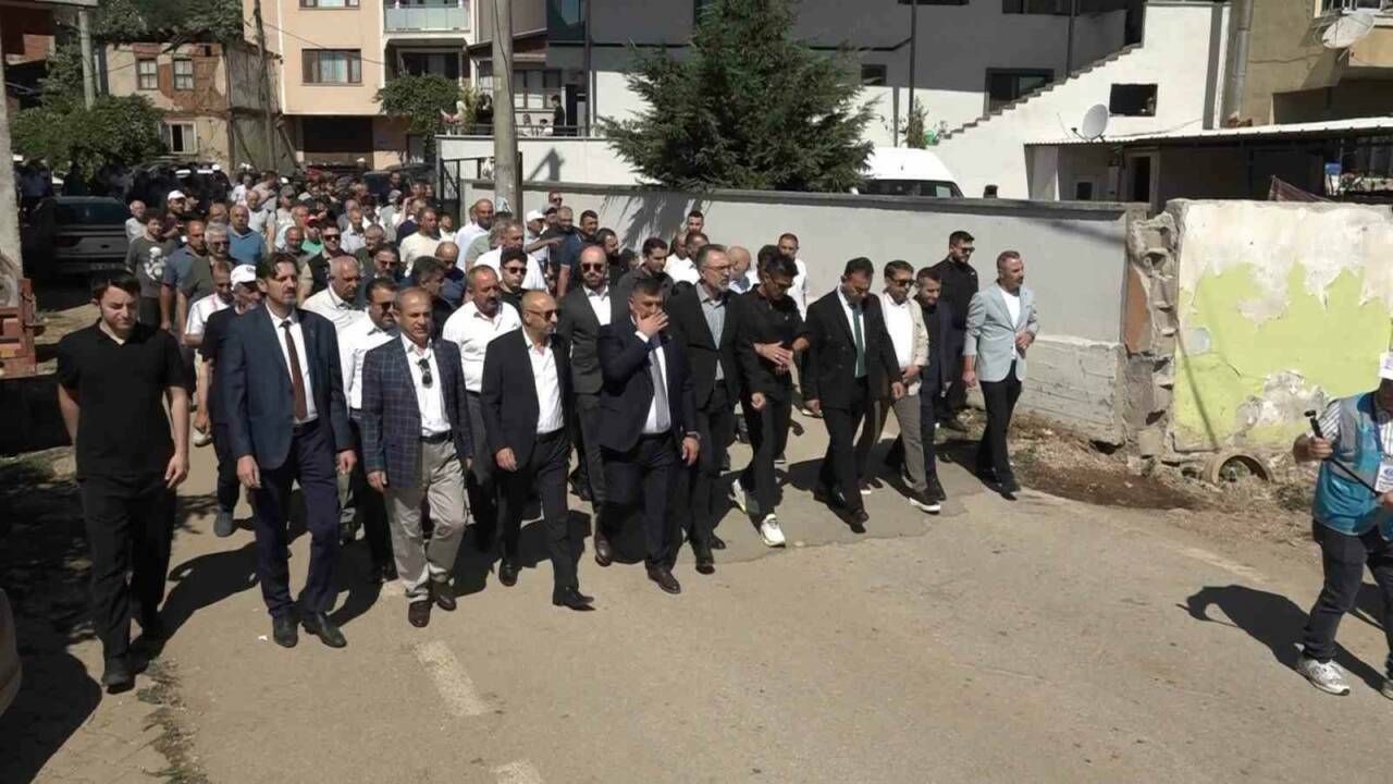 Bursa'da herkes o köyü konuşuyor: Erkekler gitti, kadınlar yönetimi ele aldı! 1 bursadaki o koyden erkekler gitti kadinlar yonetimi ele aldi a8fde2bb40fe