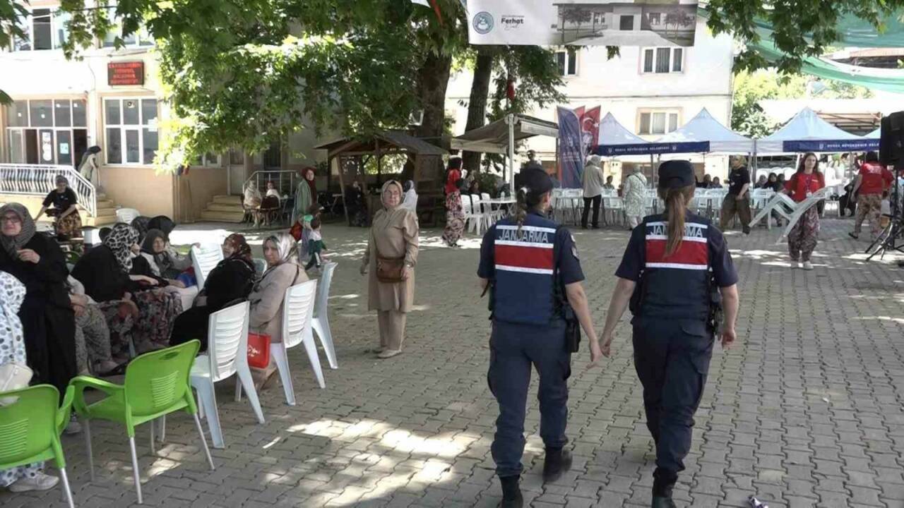 Bursa'da herkes o köyü konuşuyor: Erkekler gitti, kadınlar yönetimi ele aldı! 6 bursadaki o koyden erkekler gitti kadinlar yonetimi ele aldi b8158d14d634