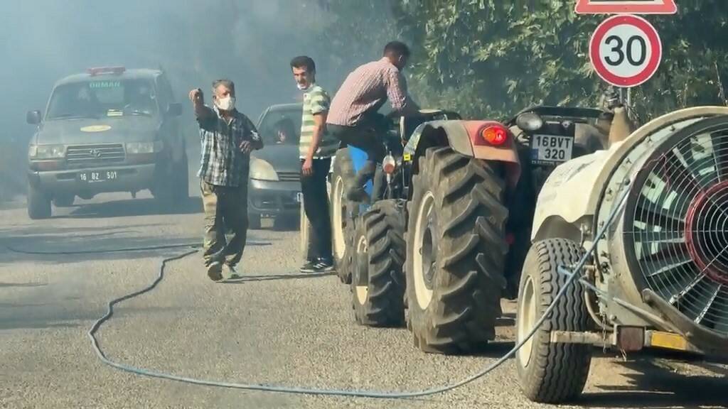 Bursa'daki yangında çiftçilerin mücadelesi kamerada! 3 bursadaki yanginda ciftcilerin mucadelesi kamerada ca46b1c64452