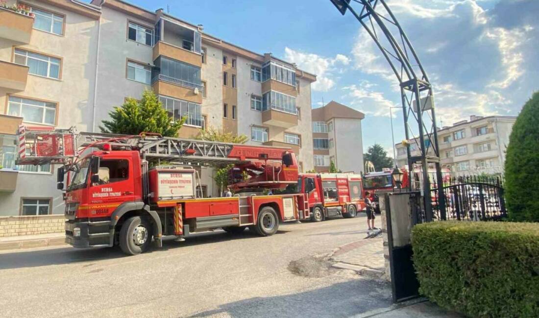 Bursa’daki yangında duygulandıran kurtarma Bursa’nın İnegöl ilçesinde 5 katlı bir apartmanın en üst katında