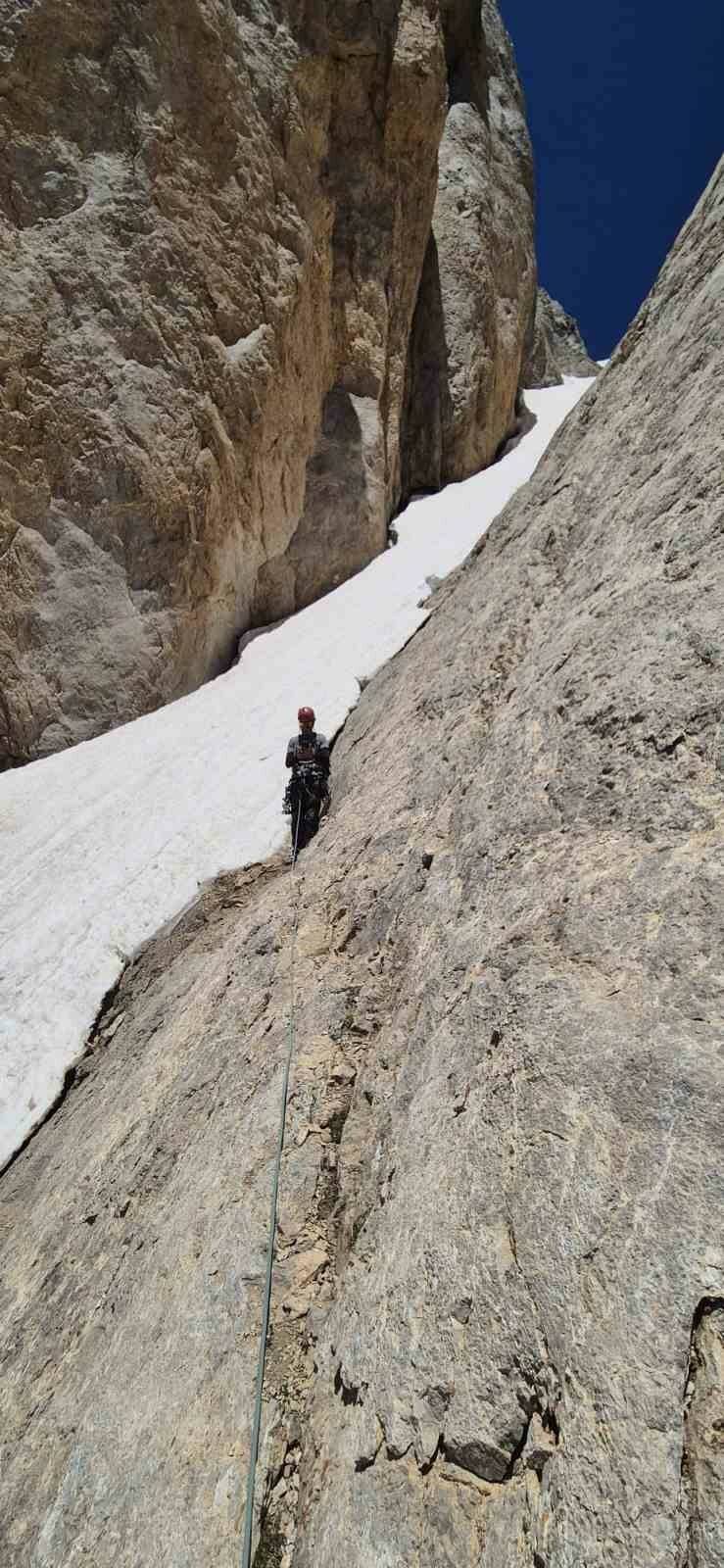 Bursalı dağcı, Cilo Dağı’nın zirvesinde kayboldu 4 bursali dagci cilo daginin zirvesinde kayboldu e883cffc3442