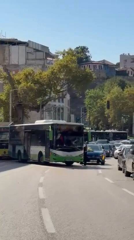 bursanin en islek caddesinde ilginc anlar dugun konvoyunun 12b6bae92b05