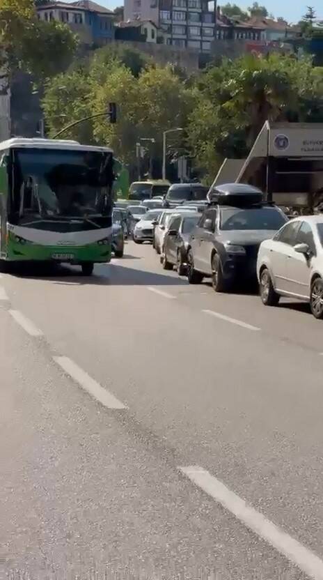 bursanin en islek caddesinde ilginc anlar dugun konvoyunun b897d7e6b723