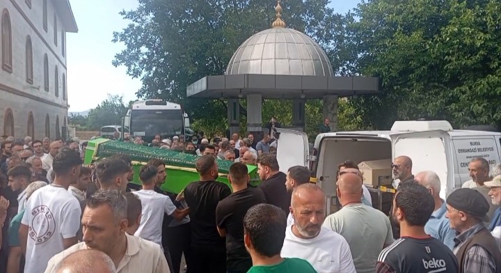 Bursa’nın İznik Gölü’nde hayatını kaybeden gence son görev Bursa’nın İznik ilçesinde serinlemek için girdiği gölde boğularak yaşamını yitiren