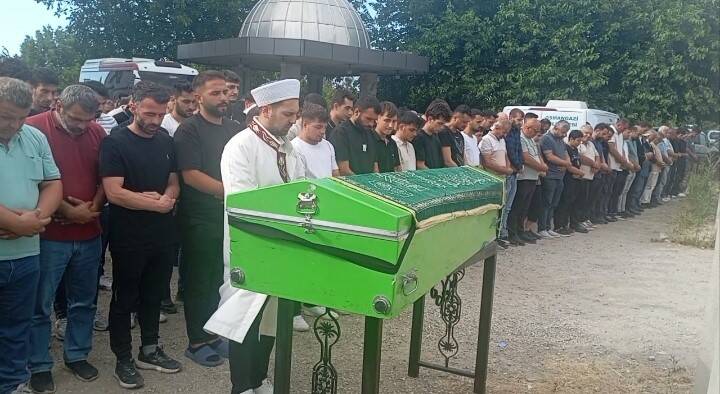Bursa'nın İznik Gölü’nde hayatını kaybeden gence son görev 1 bursanin iznik golunde hayatini kaybeden gence son gorev cd02a7768d8a