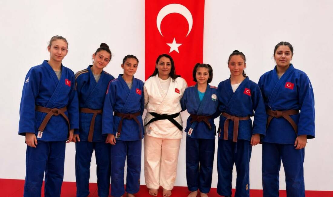 Bursa’nın Milli judocuları Avrupa Kupası’nda Osmangazi Belediyespor’un altyapısından yetişen 6 milli judocu ile antrenör Tuğba