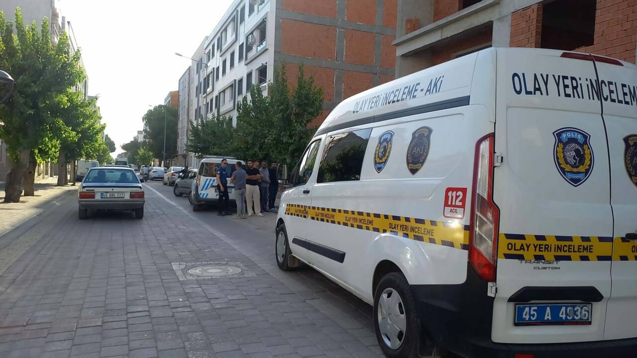 Manisa'nın Saruhanlı ilçesinde çalıştığı inşaatın 1'inci katından düşerek yaralanan O.T.