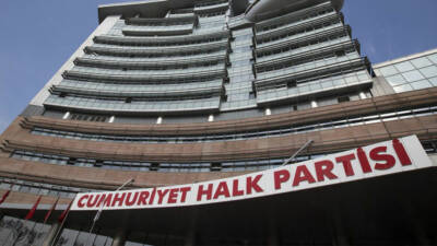CHP'de Özgür Özel'in ekibi olağanüstü kurultay ve çağrı heyeti talebi