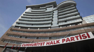 CHP'de Özgür Özel'in ekibi olağanüstü kurultay ve çağrı heyeti talebi