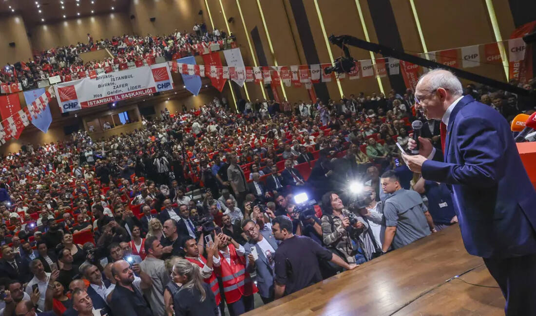 CHP’de ‘figüran partili’ tartışması CHP etkinliğine cast ajanslarından para karşılığı figüran getirildiği iddia edildi.