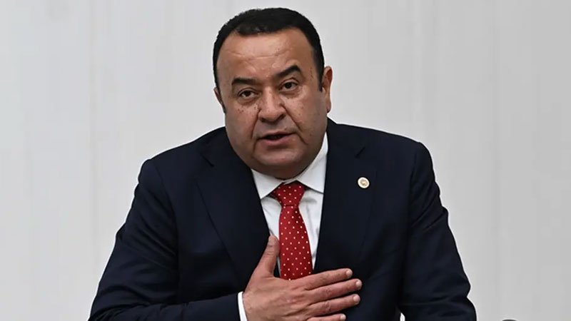 Bir isim daha CHP’den istifa etti CHP Ankara Milletvekili Adnan Beker, parti üyeliğinden istifa etti.