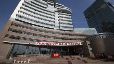 CHP Sözcüsü Müslim Sarı, 4 il başkanının merkez ilçelerle beraber