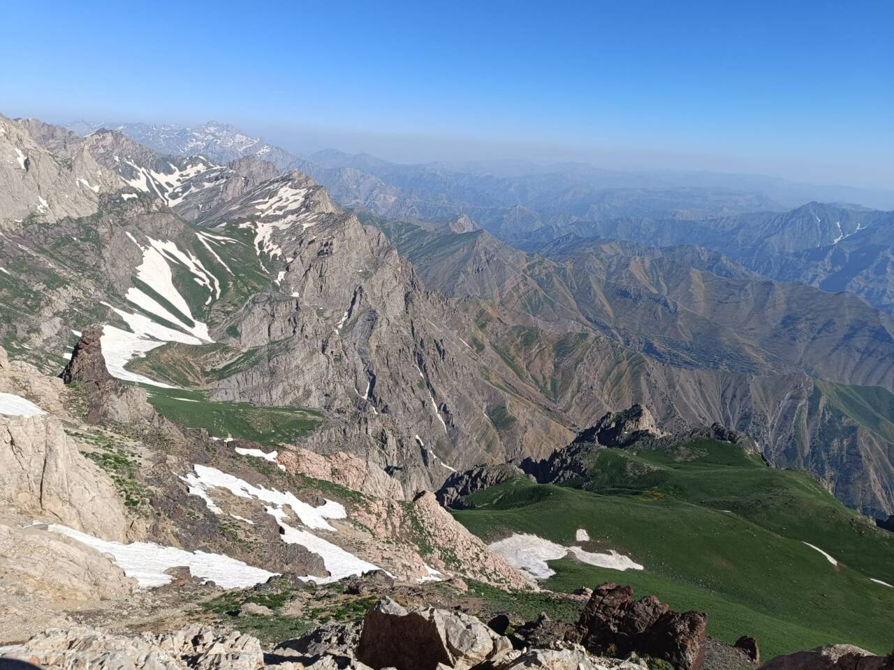 Hakkari'de, 4 bin 135 rakımlı Cilo Sat Dağı'na tırmandıktan sonra