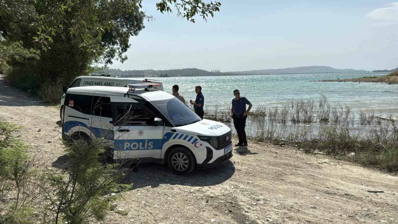 Çocuğunun terliğini almak için suya girdi, boğulup hayatını kaybetti 5 cocugunun terligini almak icin suya girdi bogulup hayatini kaybetti e13918df6e34
