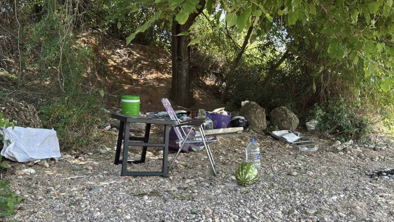 Çocuğunun terliğini almak için suya girdi, boğulup hayatını kaybetti 3 cocugunun terligini almak icin suya girdi bogulup hayatini kaybetti eade9e8ea5f1