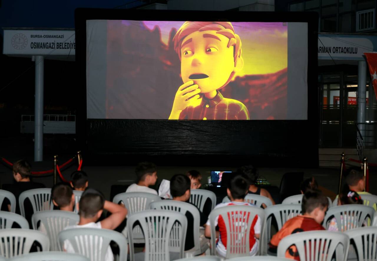 Bursa'da çocuklar için gezici yazlık sinema 2 cocuklara yazlik sinema 1
