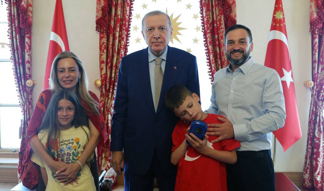 Cumhurbaşkanı Recep Tayyip Erdoğan, camilerde kek dağıtarak başlattığı 'Nefret Etme,