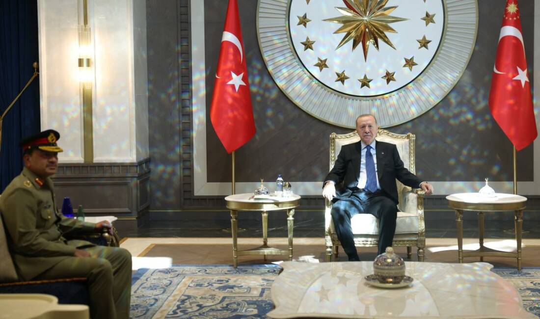 Cumhurbaşkanı Erdoğan, Pakistan Savunma Kuvvetleri Komutanı’nı kabul etti Cumhurbaşkanı Recep Tayyip Erdoğan, Pakistan Savunma Kuvvetleri Komutanı ve Kara