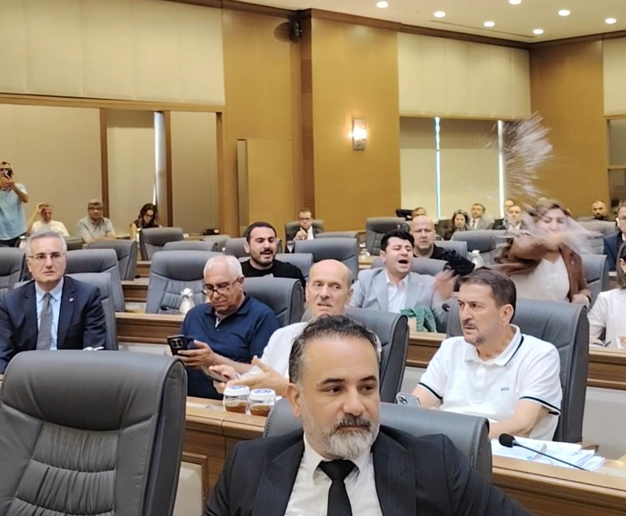 Bursa Büyükşehir Meclisi'nde 'İnönü' sözleri sonrası ortalık karıştı, su fırlatıldı! 8 db47a0b9 ae95 4ee8 9411 796e860e947b