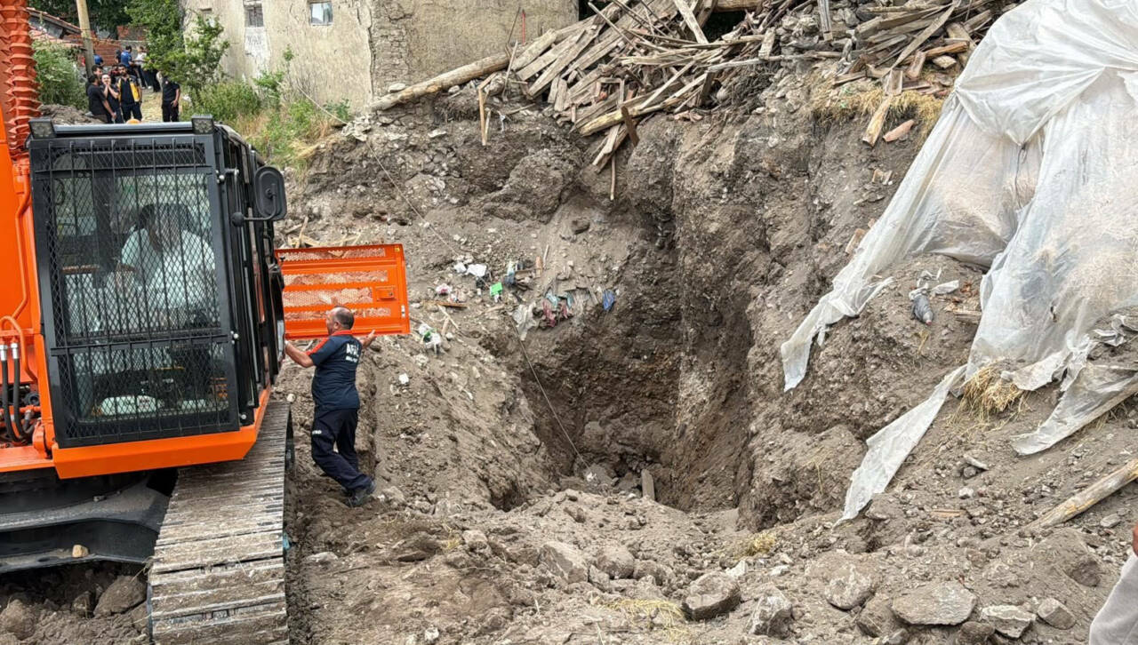 Define ararken tünel çöktü; 1 ölü 1 define ararken tunel coktu 1 olu f740c36478c6