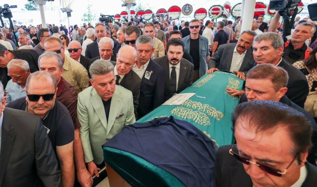 CHP'nin eski Genel Başkanı Deniz Baykal’ın eşi Olcay Baykal (89),