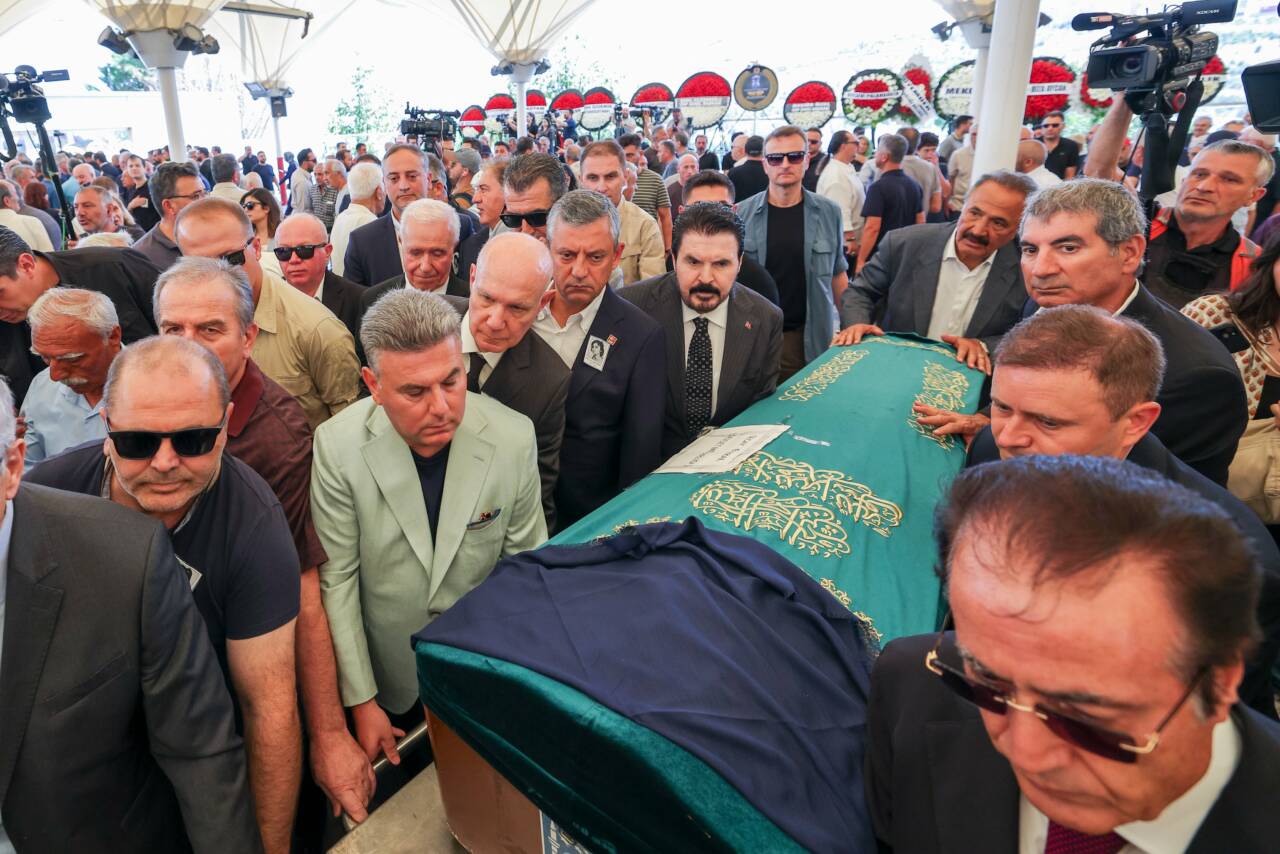 CHP'nin eski Genel Başkanı Deniz Baykal’ın eşi Olcay Baykal (89),