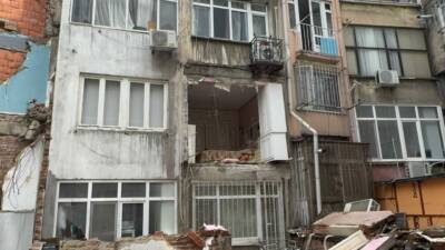İstanbul Şişli'de 6 katlı bir binanın üçüncü katındaki dairenin odasının
