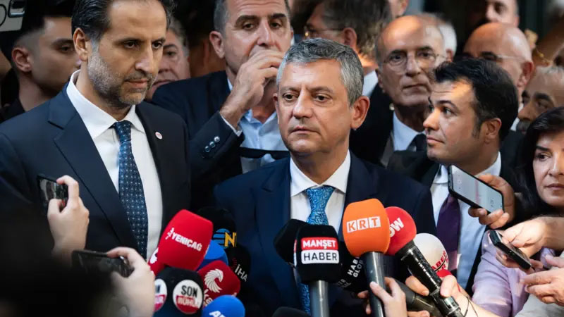 Yeni Parti’de Özgür Özel’in A Takımı belli oldu CHP'den istifa eden 91 milletvekilinin kurduğu Yeni Parti'de Parti Meclisi