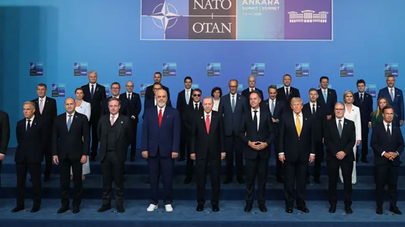 NATO Zirvesi’ne damga vurdu, bir tek o spor ayakkabı giydi Türkiye'nin ev sahipliğinde düzenlenen 36. NATO Devlet ve Hükümet Başkanları