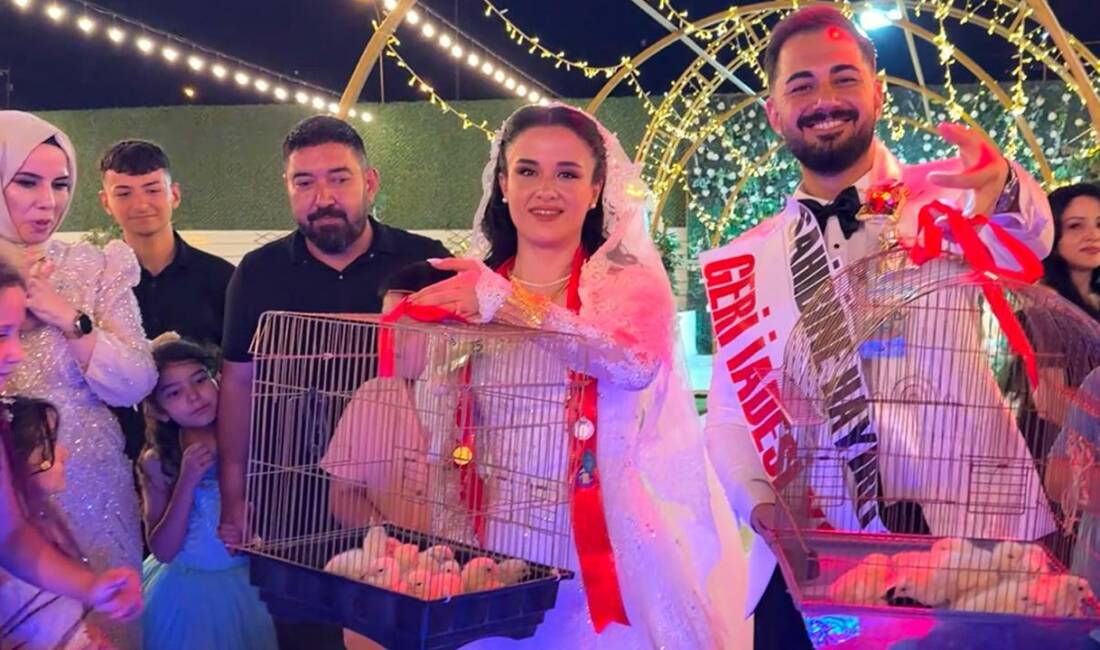 Düğünde altın yerine sıra dışı hediye Kahramanmaraş'ta kebap ustası Mustafa Çabuk, geçmişte çırağı olan Doğan Gündeş'in