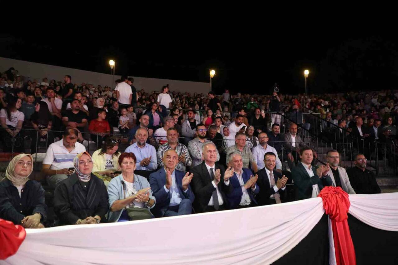 Dünyanın renklerini İnegöl’de buluşturan festival başladı 3 dunyanin renklerini inegolde bulusturan festival basladi 1ec694552198