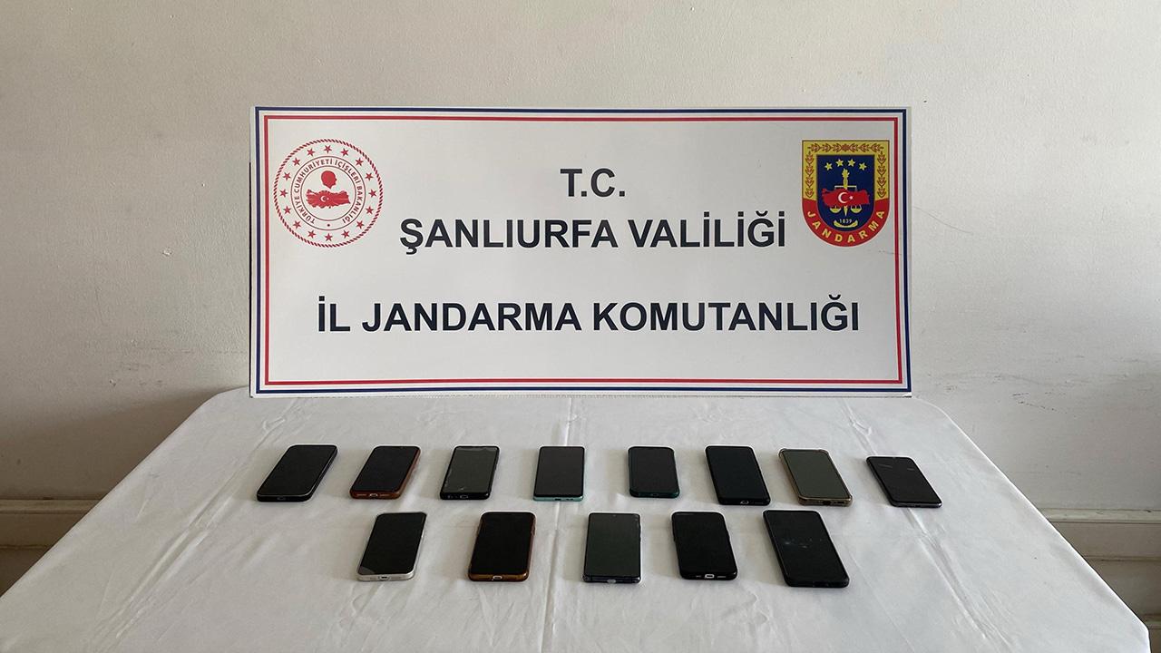 Ehliyet sınavında usulsüzlüğe geçit yok: 5 joker aday tutuklandı 1 ehliyet sinavinda usulsuzluge gecit yok 5 joker aday tutuklandi d9ab2a869294