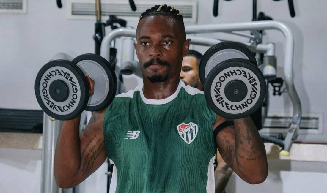 Bursaspor’un 10 numarasından ilk mesaj Timsah’ın Brezilyalı futbolcusu Lincoln Henrique, “Kendimi iyi hissediyorum. Daha önce